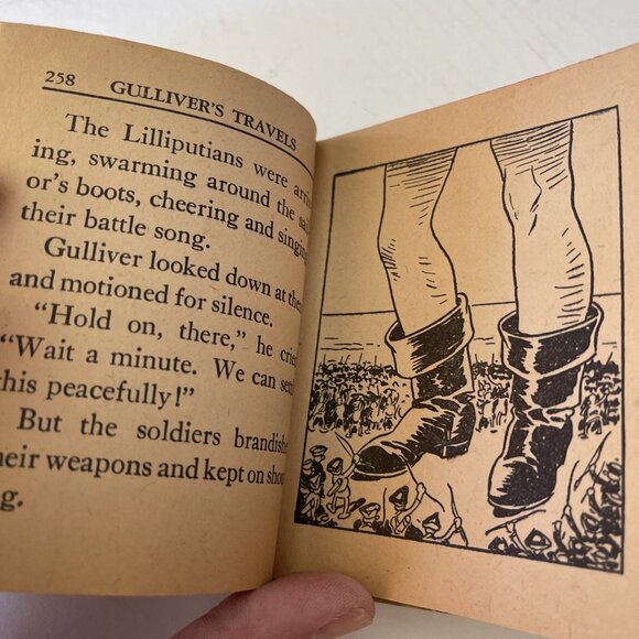 Gulliver's Travels, Charles C. Taylor 1939 Hardcover Mini - Flip Book RARE - Picture 3 of 10